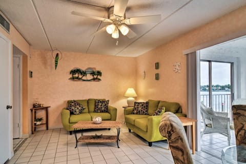 Colorful Bungalow with Pool Less Than 2 Mi to Upham Beach! Apartment in Sunset Beach