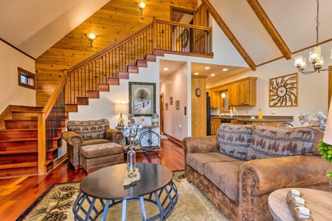 Mountain Cabin with Fire Pit, Walk to Golf and Fishing Maison in Brushy Fork