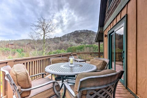 Mountain Cabin with Fire Pit, Walk to Golf and Fishing Casa in Brushy Fork
