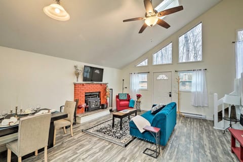 Tobyhanna Home - 11 Miles to Camelback Ski Resort! Haus in Coolbaugh Township