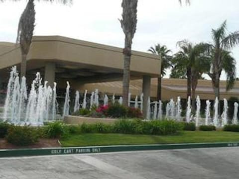 Palm Valley CC 3 Bdrms 2 Bath Platinum Membership Villa in Palm Desert