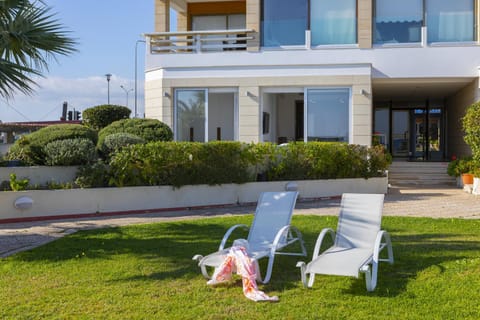 Mackenzie Castella Beachfront Suite Apartment in Larnaca