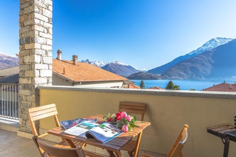 Balcony/Terrace, Lake view, Mountain view