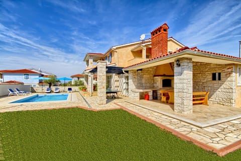 Charming villa Oliva with 4 bedrooms near the wonderful village of Fazana Villa in Peroj