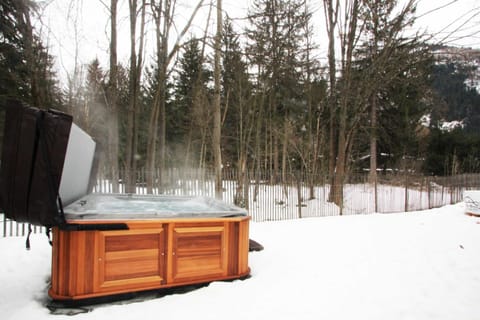 Bird's eye view, Hot Tub