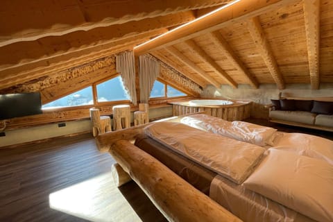 Bed, View (from property/room), Photo of the whole room, Bedroom, Lake view, Mountain view, Bath