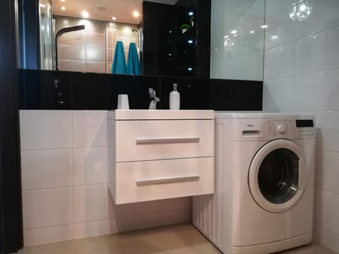 Bathroom, washing machine