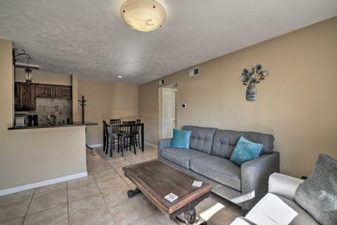 Game Day Retreat with Pool Access 2 Mi to Texas AandM Condominio in College Station