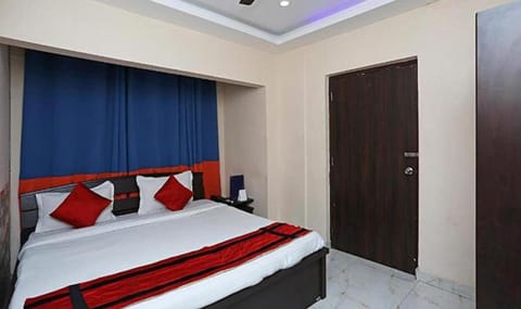 FabExpress White Palace Hotel in Kolkata