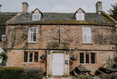 The Falkland Arms Pousada in West Oxfordshire District