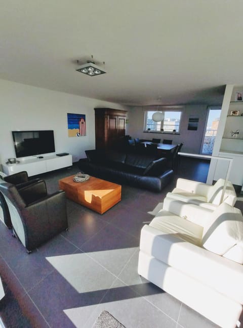 Penthouse met groot terras Oostende Apartment in Ostend