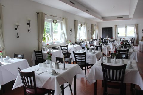 Dining area, Buffet breakfast