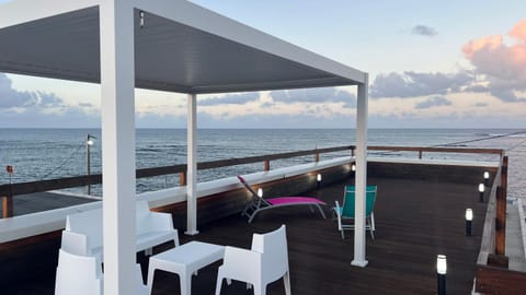 Patio, Day, Solarium, Dining area, Sea view, Sunrise, Sunset, sunbed