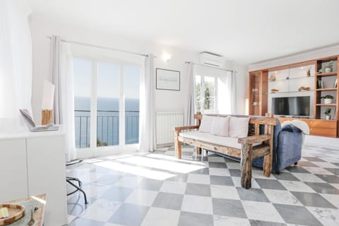 Communal lounge/ TV room, TV and multimedia, Living room, Seating area