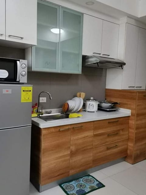 Kitchen or kitchenette, dishwasher, minibar