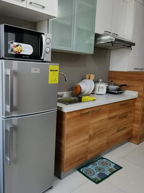 Kitchen or kitchenette, dishwasher, minibar