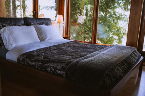 The Sanctuary Retreat & Spa Bed and Breakfast in Salt Spring Island