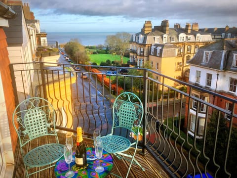 Balcony/Terrace, City view, Sea view, Street view