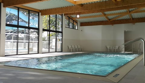 Hot Tub, Swimming pool