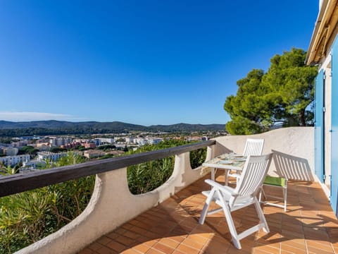 Apartment Les Bougainvillées by Interhome Apartment in Le Lavandou