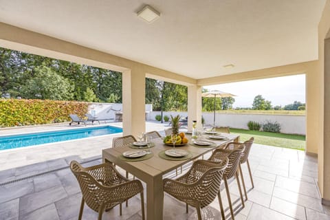SPECIAL OFFER! NEW LUXURY APARTMENT with pool, fitness, outdoor bar&grill Condo in Istria County