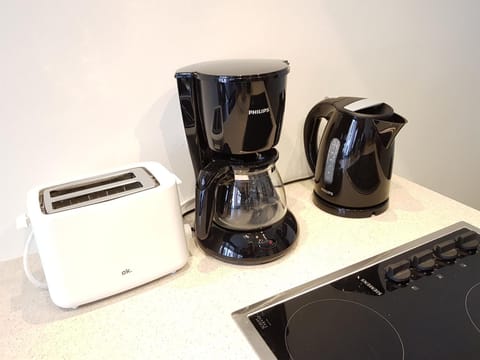 Coffee/tea facilities, toaster