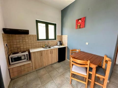 Kitchen or kitchenette, Dining area, pet friendly, stove, toaster