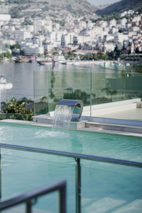 City view, Sea view, Swimming pool