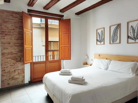 Bed, Balcony/Terrace, Photo of the whole room, Bedroom, towels