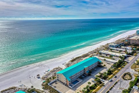 Ground Floor Gulf Front Oasis On Crystal Beach Apartment in Destin