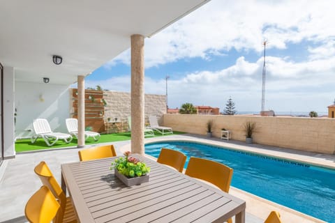 CASA LOS TEJALES with climatized private pool House in El Médano