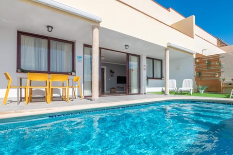 CASA LOS TEJALES with climatized private pool House in El Médano