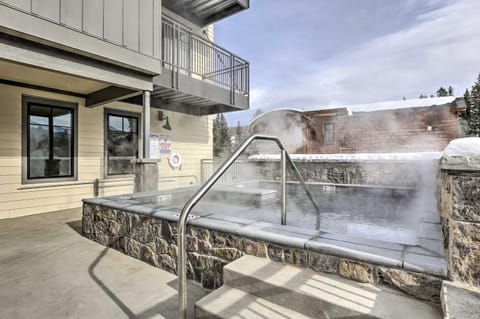 Newly Built Ski Condo with Hot Tub and Shuttle Access! Apartment in Fraser