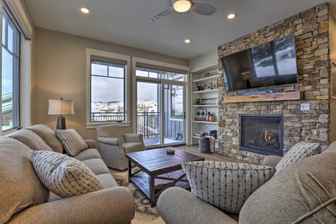 Newly Built Ski Condo with Hot Tub and Shuttle Access! Apartment in Fraser