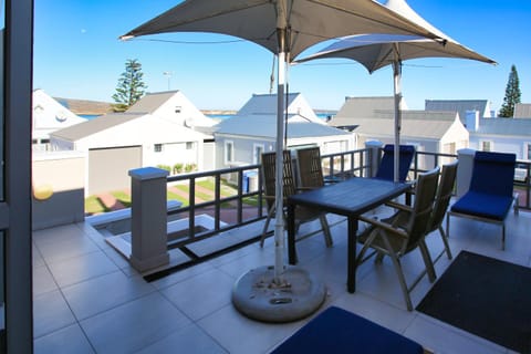 Property building, Patio, Natural landscape, View (from property/room), Balcony/Terrace, Seating area, Sea view