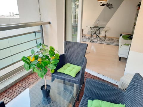 View (from property/room), Balcony/Terrace, Living room, Seating area, Dining area