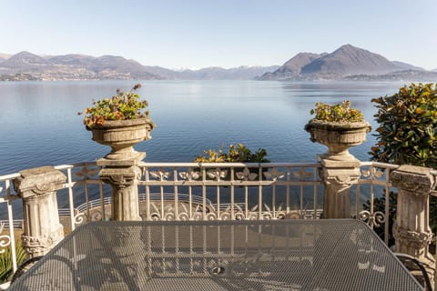 Winter, Balcony/Terrace, Dining area, On site, Lake view