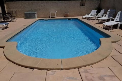 jolie villa avec piscine Haus in Marignane