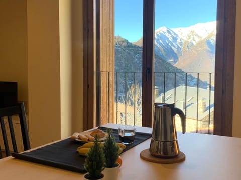 Dining area, Mountain view