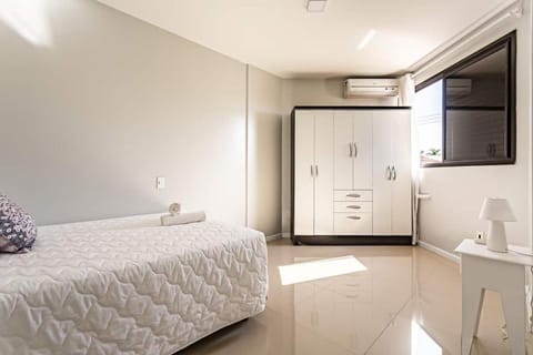 Bed, Photo of the whole room, Bedroom, microwave, air conditioner