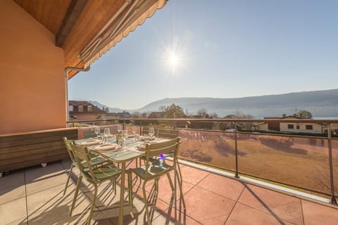 La Brune, Duplex avec vue lac exceptionnelle et splendide terrasse - LLA Selections by Location Lac Annecy Condo in Menthon-Saint-Bernard