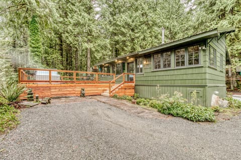 Hygge Cabin On The River Haus in Clackamas County