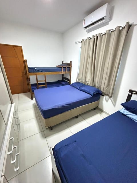 Bedroom, bunk bed