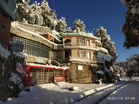 StayApart Shruti Guest House Vacation rental in Uttarakhand