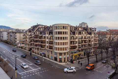 Facade/entrance, View (from property/room), City view