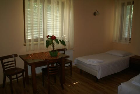 Bed, Seating area