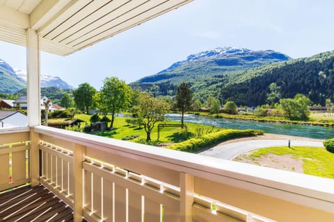 Spring, Day, Natural landscape, View (from property/room), Balcony/Terrace, Photo of the whole room, Garden view, Mountain view, River view