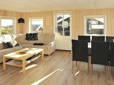 6 person holiday home in Ringk bing House in Søndervig