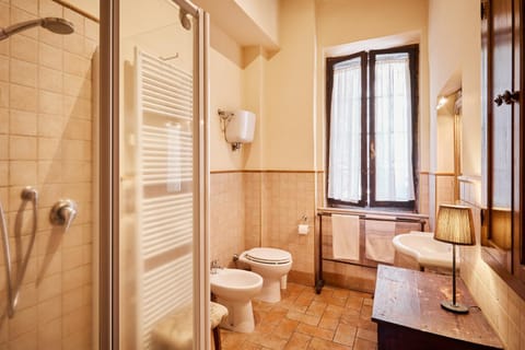 Shower, Toilet, Bathroom, bidet, towels