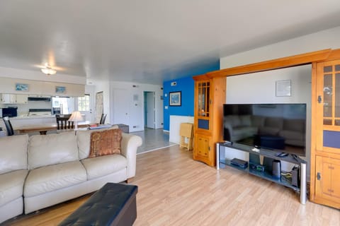 West of the Moon Ocean Apt with Beach Access! Copropriété in Emerald Isle